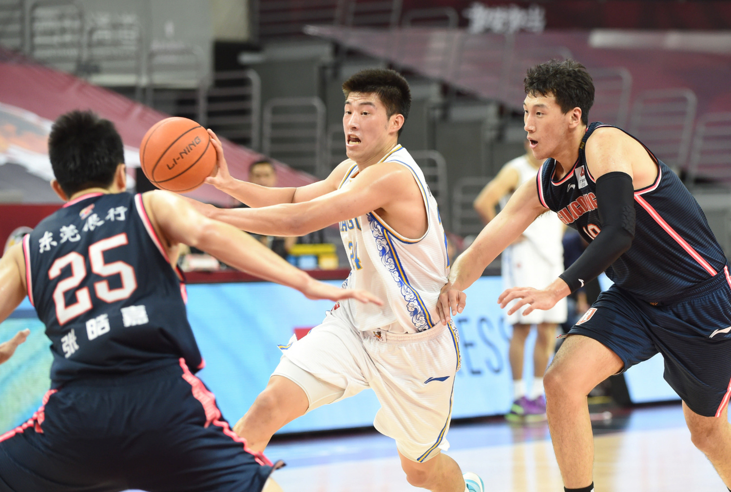 辽宁男篮击溃对手，轻松晋级下一轮