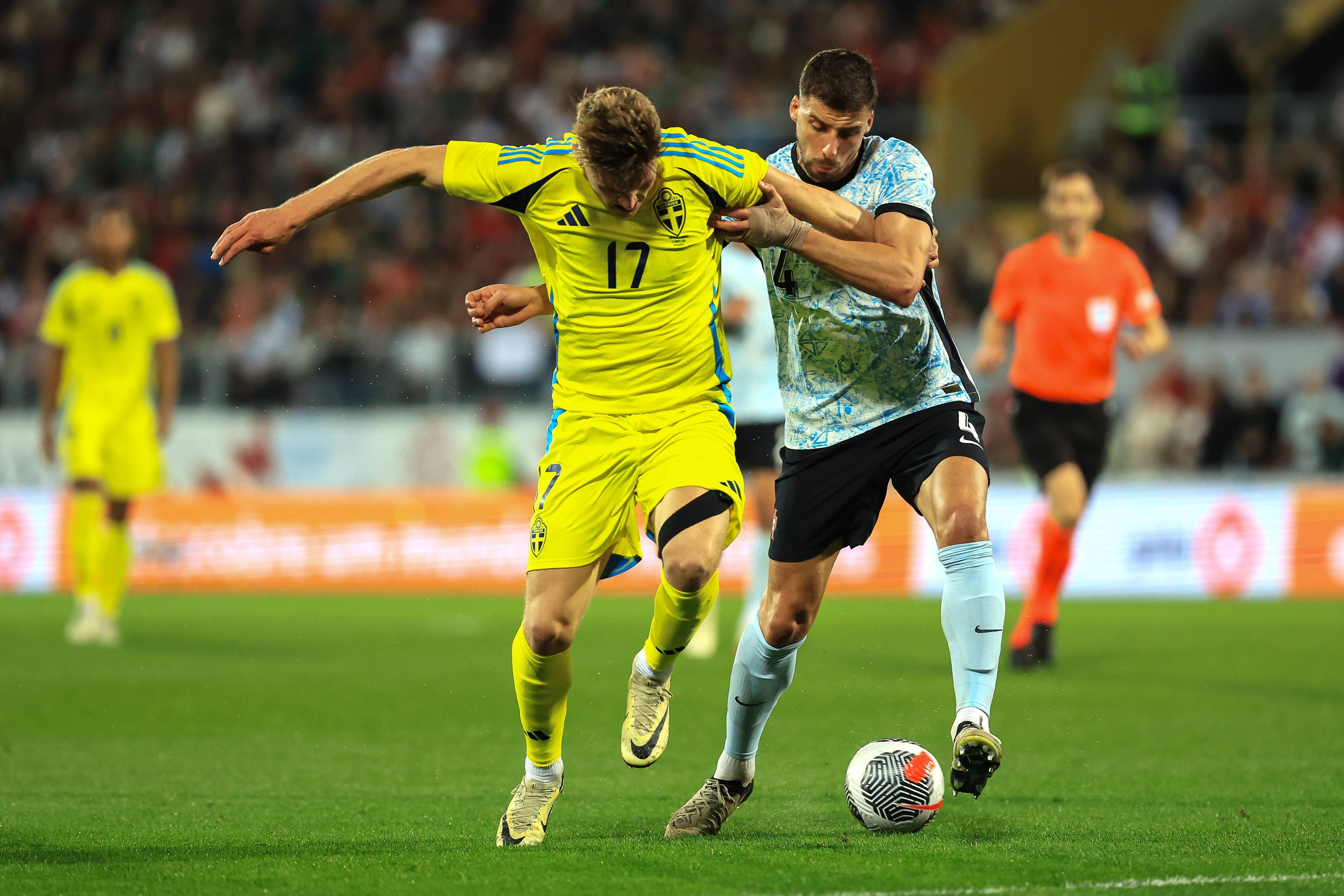 瑞典足球锦标赛开幕战精彩纷呈 瑞典足球锦标赛开幕战精彩纷呈