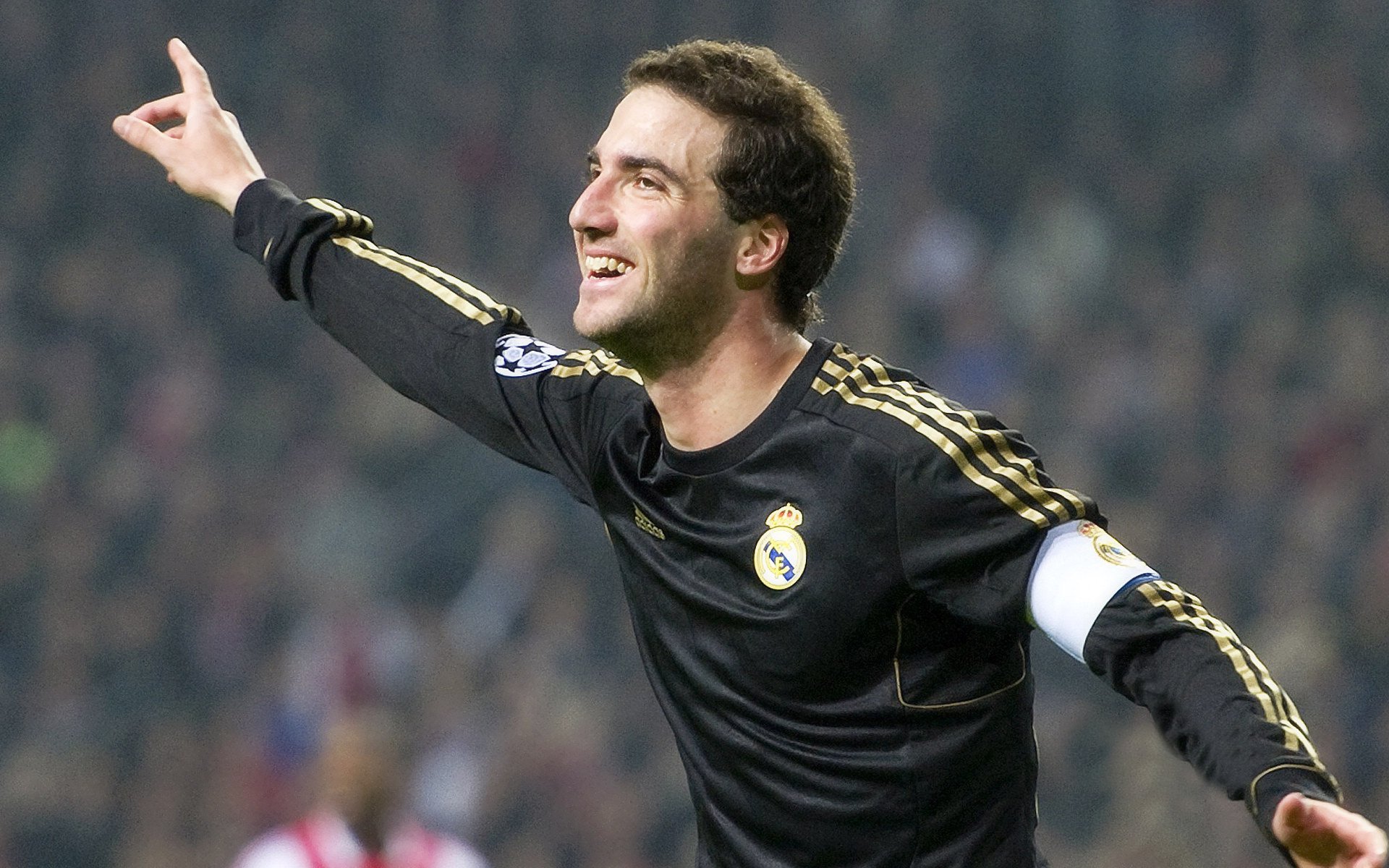 开云体育入口-埃及对阵瑞士，李刚仁的舞台法则—聚光灯越亮，他越闪耀